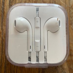 New In Wrapper Never Used 100 % Authentic Plug In Apple Earphones